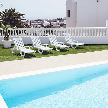 Casa Cuestas Holiday home *